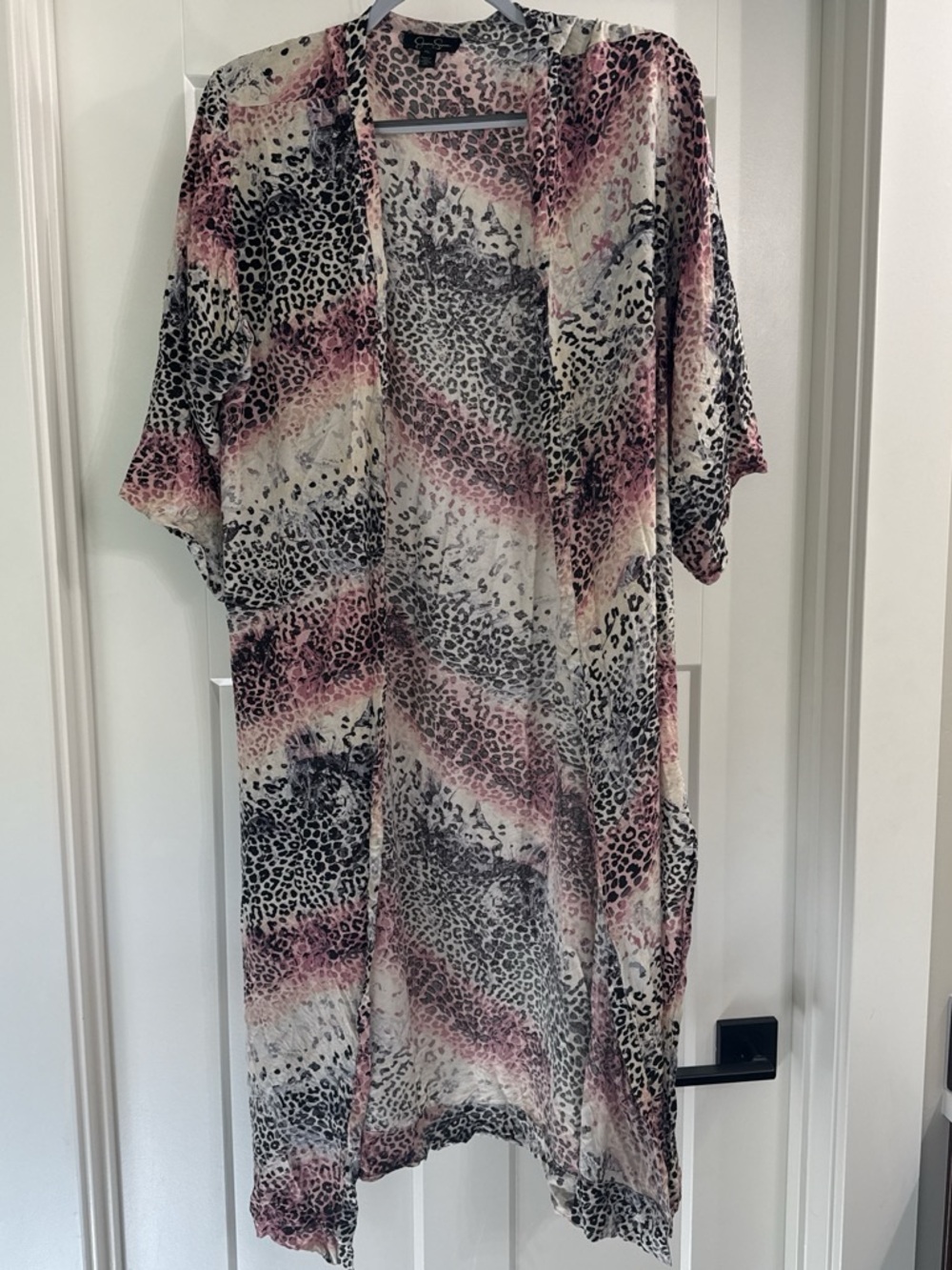 Jessica Simpson lightweight Pink and Gray Leopard Print Kimono